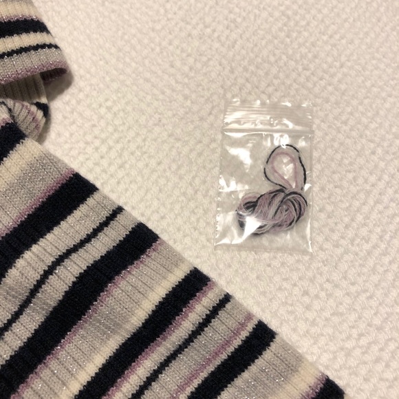 Never worn Club Monaco off the shoulder top - Picture 8 of 9